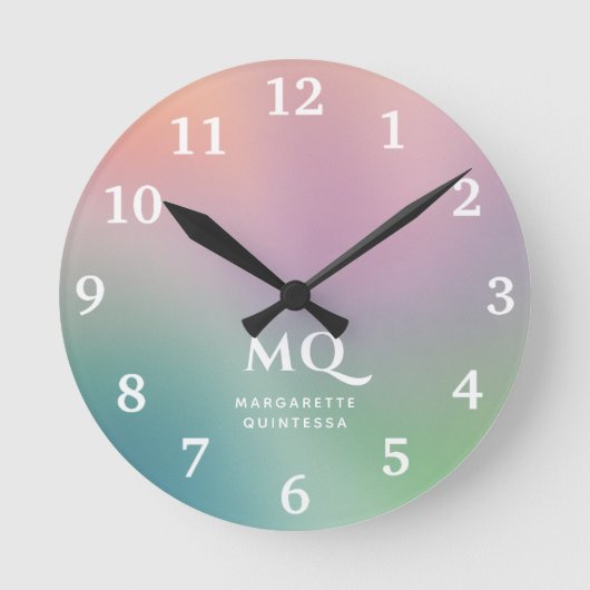 Moderne kleurrijke pastel en witte monogram Initia Ronde Klok (Voorkant)