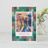 Moderne kleurrijke pixel geruite kerstfoto feestdagenkaart (Staand voorkant)