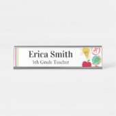 Moderne kleurrijke school benodigdheden leraar bureau naambordje (Voorkant)