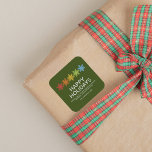 Moderne kleurrijke sneeuwvlokken Kerstmis Vierkante Sticker<br><div class="desc">Eenvoudige moderne kerstvakantie sticker met een rij felgekleurde vakantie sneeuwvlokken. Minimalistische typografie. Schoon eenvoudig ontwerp. Alle tekstgebieden kunnen worden gepersonaliseerd. Contacteer ons voor hulp bij het personaliseren of aanpassen aan uw individuele wensen. Prettige feestdagen Nee!</div>