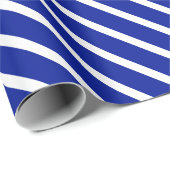 Moderne kobalt blauw witte schuine strepen elegant cadeaupapier (Rol Hoek)