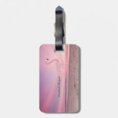 Moderne koele roze flamingo strand zonsondergang bagagelabel (Achterkant verticaal)