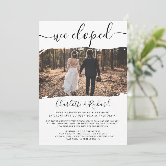 Moderne koele trouwfoto met 'we zijn weggelopen' t aankondiging (Staand voorkant)