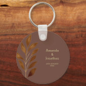 Moderne Koffie Bruin en Gouden Blad Bruiloft Sleutelhanger (Achterkant)
