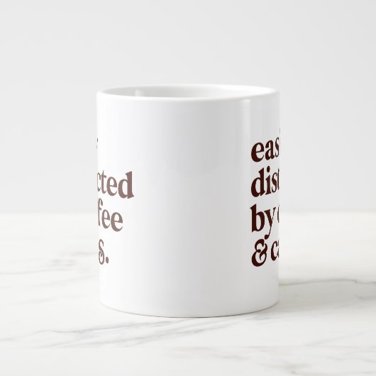 Moderne koffiebranderige Mok met koffie (Voorkant)