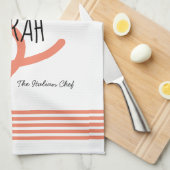Moderne Koraal Elegante Monogram Hostess Theedoek (Quarter Fold)