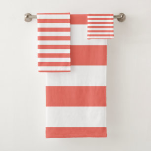 Moderne koraal en wit gestreept patroon bad handdoek