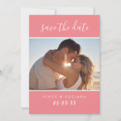 Moderne Koraal Schrift Foto Bruiloft Save The Date (Voorkant)