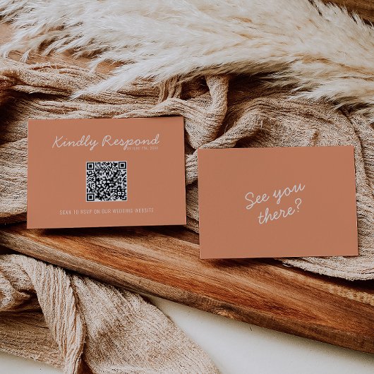Moderne Koraal Whimsical Zomer QR Code Huwelijk RSVP Kaartje