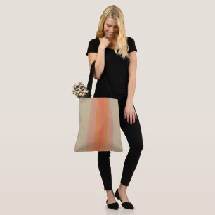 Moderne koraalbeige striped tote bag