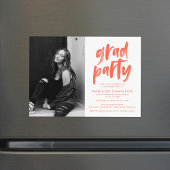 Moderne koraalpenseel Scriptfotograafpartij Magnetische Uitnodiging