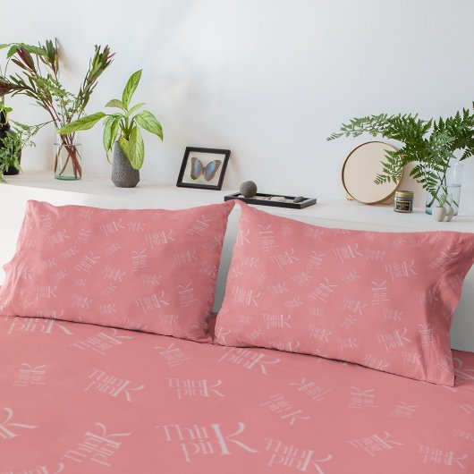 Moderne, Krachtige 'Think Pink' Typografie Patroon Kussensloop