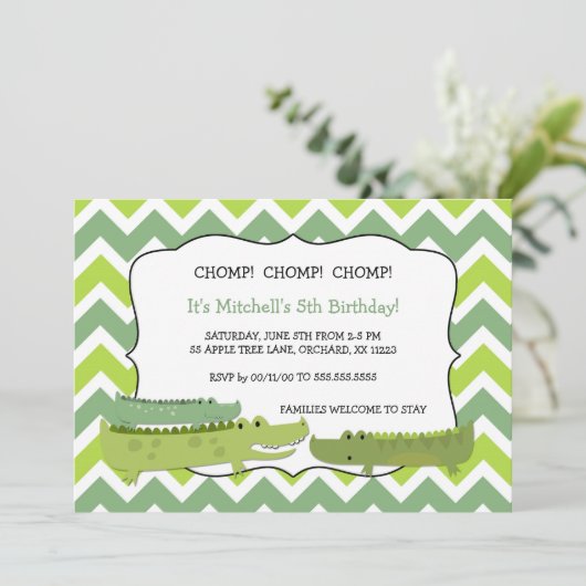 Moderne krokodillenverjaardag nodigt kaart (Staand voorkant)