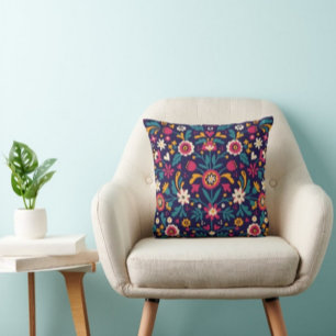 Moderne kussen met veel bloemen en bladprint