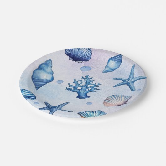Moderne kustzeeschelpen schatten de verjaardag van papieren bordje (Gekanteld)