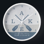 Moderne Lake House Aangepaste Coördinaten<br><div class="desc">Voeg een vleugje persoonlijkheid toe aan je meerhuis! 🏞️ Pas onze Lake House Coördinaten klok aan met uw gegevens. Het perfecte accent voor uw retraite aan het meer. 🌊 #LakeLife</div>