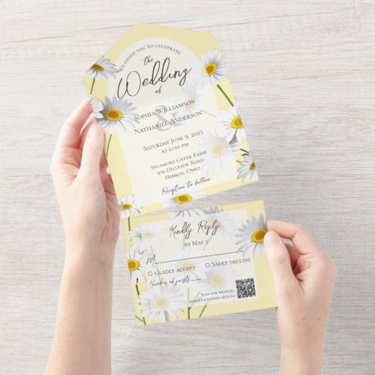 Moderne landelijke madeliefjes op Bleek gouden QR- All In One Uitnodiging (Afscheurbaar)