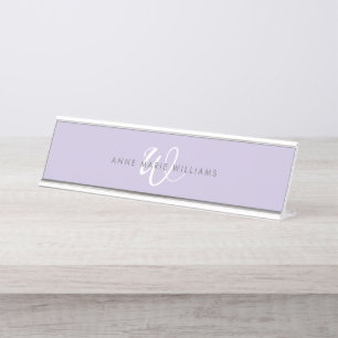 Moderne Lavendel Witte Script Monogram Bureau Naambordje