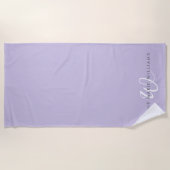 Moderne Lavendel Witte Script Monogram Strandlaken (Voorkant)