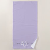 Moderne Lavendel Witte Script Monogram Strandlaken (Voorkant)