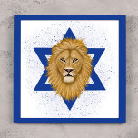 Moderne Leeuw van Juda. Ster of David Foto Afdruk<br><div class="desc">Met deze modern vormgegeven fotoprint kunt u uw steun voor Israel shows! Een met de hand beschilderde Leeuw van Juda is het middelpunt, met de Davidster op de achtergrond. Een getextureerde blauwe achtergrond over het wit voegt een grunge look toe. Voeg een matte en lijst toe voor zinvolle moderne kunst!...</div>