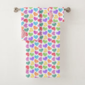 Moderne Levendige Regenboog Doodle Harten Monogram Bad Handdoek (Insitu)