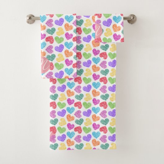 Moderne Levendige Regenboog Doodle Harten Monogram Bad Handdoek (Insitu)