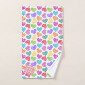 Moderne Levendige Regenboog Doodle Harten Monogram Handdoek (Handdoek)