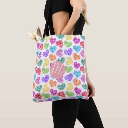 Moderne Levendige Regenboog Doodle Harten Monogram Tote Bag (Dichtbij)