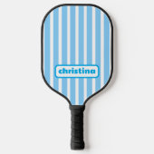 Moderne lichtblauwe gestreepte aangepaste naam pickleball paddle (Voorkant)