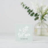 Moderne lichtblauwe script coupon kortingskaart (Staand voorkant)