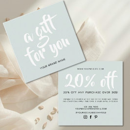Moderne lichtblauwe script coupon kortingskaart