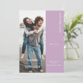 Moderne lichte Paarse bruiloft bespaart de datum Save The Date (Staand voorkant)