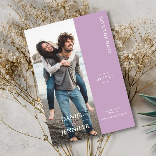 Moderne lichte Paarse bruiloft bespaart de datum Save The Date