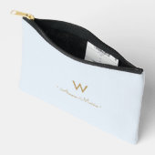 Moderne Lichte Stof Blauw Goud Schrift Monogram Etui (Open)