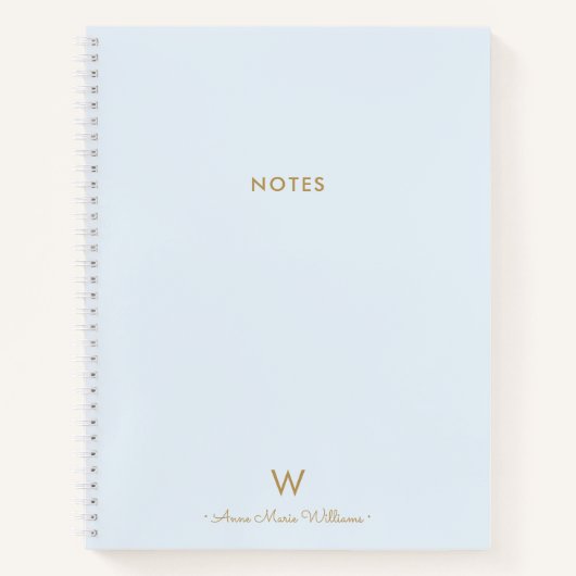 Moderne lichte stoffige blauwe gouden script monog notitieboek (Voorkant)