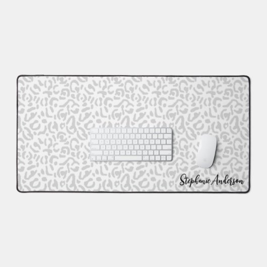 Moderne Lichtgrijze Leopard Dierenprint Naam Bureaumat (Keyboard & Muis)