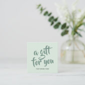 Moderne lichtgroene script coupon kortingskaart (Staand voorkant)