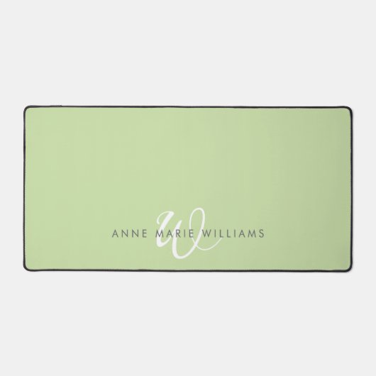 Moderne lichtgroene witte script monogram bureaumat (Voorkant)