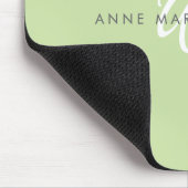 Moderne lichtgroene witte script monogram muismat (Hoek)