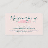 Moderne lichtroze haarstylist script visitekaartje (Achterkant)