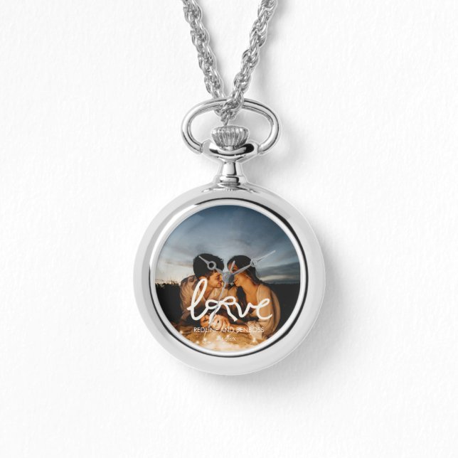 Moderne Liefde Boog Typografie Koppel Aangepaste F Horloge (Voorkant)