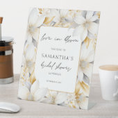 Moderne Liefde in Bloei Bloemige Welkom Bruidscade Reclamebord Met Voetstuk (Insitu)