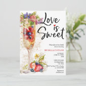 Moderne liefde is zoete zomer champagne aardbeien kaart (Staand voorkant)