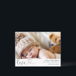 Moderne liefde kalligrafie geboorte aankondiging briefkaart<br><div class="desc">Modern Love Calligraphy Birth Announcement Briefkaart Modern single foto op het voorste briefkaart met een moderne kalligrafie die liefde en geboortestatistieken kopt. Ouders bericht verschijnt op de achterkant. Dit moderne briefkaart is een lieve manier om de geboorte van je pasgeboren baby aan te kondigen.</div>