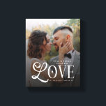 Moderne liefde op maat gemaakte trouwfoto koppelmo canvas afdruk<br><div class="desc">Maak van je favoriete trouw- of verlovingsfoto een verbluffend kunstwerk voor aan de muur met deze Modern Love Custom Wedding Photo Couples Monogram Canvas Print. Ontworpen met strakke lijnen, zachte moderne typografie en een verfijnd monogram, verandert dit canvas je speciale moment in een betekenisvol decoratiestuk dat elegant, intiem en altijd...</div>