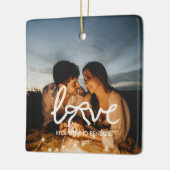 Moderne liefdesboog typografie koppel aangepaste f keramisch ornament (Links)