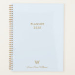 Moderne Light Dusty Blue Gold Script-monogram Planner<br><div class="desc">Moderne licht stoffige blauw goud script monogram planner. Een eigentijds,  elegant monogram ontwerp met gouden handgeschreven minimalistische scripttypografie en sans serif bloktypografie op een elegante bleke pastel Light Dusty Blue achtergrond. Het monogram en de naam kunnen gemakkelijk worden gepersonaliseerd.</div>