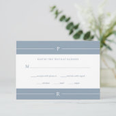 Moderne Lijnen en Monogram | Dusty Blue Wedding RSVP Kaartje (Staand voorkant)