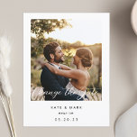 Moderne Lijst foto bruiloft Verander de datum Briefkaart<br><div class="desc">De op maat ontworpen bruiloft verandert het datumontwerp met een modern wit lijst en een modern kalligrafiekontwerp.</div>